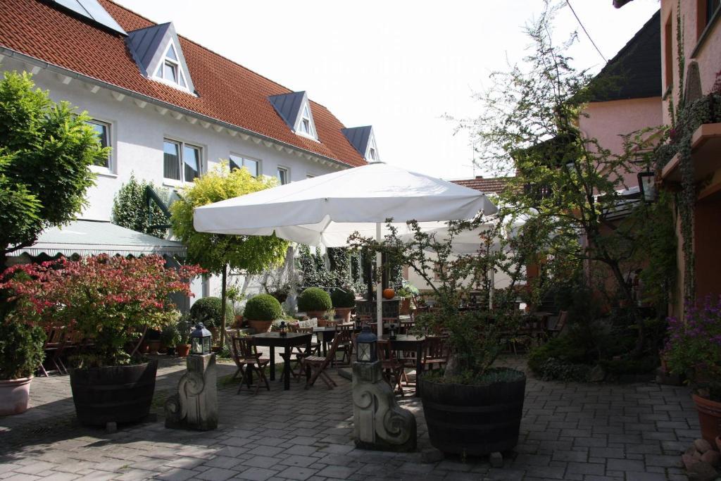 Hotel Gasthof Gruener Wald Hofheim am Taunus Exterior foto